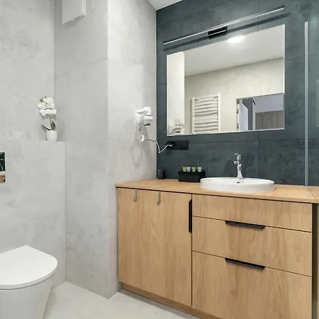 Lägenhet Comfortable With Air Conditioning By Renters Prestige *