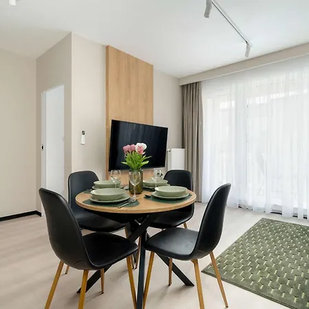 Comfortable With Air Conditioning By Renters Prestige Apartman Poznań